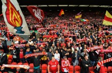 Φίλαθλοι της Λίβερπουλ στο Άνφιλντ