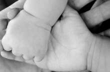 Ιστορική απόφαση στην Ιταλία: Τα νεογέννητα θα αποκτούν αυτόματα τα επώνυμα και των δύο γονέων 