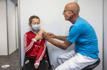 Εμβολιασμός παιδιού για κορωνοϊό στη Δανία © EPA/OILAFUR STEINAR RYE GESTSSON   