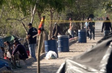 Πρόσφυγες σε καταυλισμό κοντά στα σύνορα με το Μεξικό