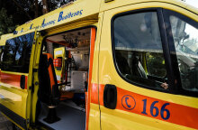 Αυτοκίνητο παρέσυρε πεζή στην Πάρο και την εγκατάλειψε στον δρόμο