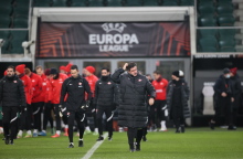 Παίκτες της Spartak Moscow κάνουν προθέρμανση για αγώνα της UEFA 