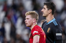 Φωτογραφία με τους Κέβιν Ντε Μπρόινε και Τιμπό Κουρτουά.