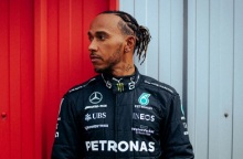 Formula 1: Φουντώνει η κόντρα Λούις Χάμιλτον-FIA για τα κοσμήματά του