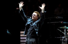 Σαν Σήμερα 10 Μαΐου γεννήθηκε ο Μπόνο, τραγουδιστής των U2