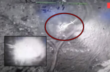 Το ρωσικό ελικόπτερο στο Φιδονήσι λίγο πριν τιναχτεί στον αέρα από ουκρανικό drone στη Μαύρη Θάλασσα