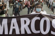 Η οικογένειά του επί μακρόν επιχειρούσε να εξωραΐσει την εικόνα της και έχει επανειλημμένως διαψεύσει ότι καταχράστηκε δισεκατομμύρια δολάρια κρατικού πλούτου όταν βρισκόταν στην εξουσία ο Μάρκος, η οποία τερματίστηκε το 1986.