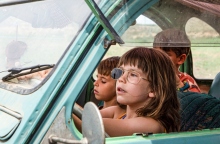 "Οι ροδακινιές του Αλκαράς" της Κάρλα Σιμόν