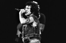 O Bon Scott ήταν η «φωνή» των AC/DC μέχρι τον ξαφνικό θάνατό του το 1980