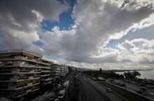 Καιρός: Συννεφιά την Κυριακή με νέα άνοδο της θερμοκρασίας