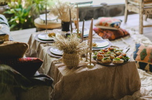 Φωτογραφία από ένα τραπέζι με φαγητό.