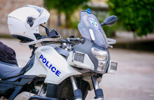 Έγκλημα στην Ομόνοια: Σκότωσε τον πατέρα του στον ύπνο του