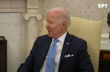 Με γαλάζια γραβάτα και την ελληνική σημαία ο Τζο Μπάιντεν υποδέχτηκε τον Κυριάκο Μητσοτάκη στον Λευκό Οίκο