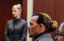  Γιατί ο Τζόνι Ντεπ δεν έχει κοιτάξει ούτε μια φορά την Άμπερ Χερντ στη δίκη