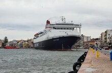 Χίος: Το πλοίο "Νήσος Σάμος" με 332 επιβάτες δεν μπορεί να δέσει στο λιμάνι	