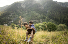 «Le Otto Montagne» των Φέλιξ Βαν Γκρόνινγκεν, Σαρλότ Βάντερμερσχ.