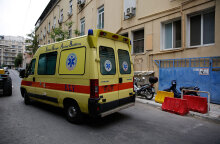 Διασωληνωμένο στο Ιπποκράτειο το αγοράκι που καταπλακώθηκε από καγκελόπορτα