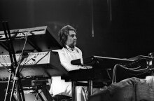 Ο Βαγγέλης Παπαθανασίου σε συναυλία στην Ολλανδία τον Ιούνιο του 1991