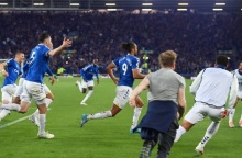 Από την πλευρά του, ο Πάτρικ Βιεϊρά δεν έκανε δηλώσεις σχετικά με το συμβάν, τονίζοντας χαρακτηριστικά πως «δεν έχω να πω τίποτα γι' αυτό». Οπως επίσης Οι δύο σύλλογοι καθώς και η αγγλική ομοσπονδία δεν θέλησαν να σχολιάσουν αυτή τη χειρονομία, η οποία θα