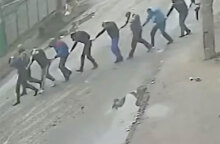 Μπούκα: Ρώσοι στρατιώτες οδηγούν Ουκρανούς προς εκτέλεση