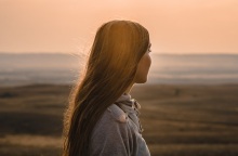 Ένα κορίτσι. 