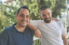 Φωτογραφία με τους Άρη Καπλανίδη και Άρη Ρουμελιώτη.