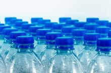 Δεν ακριβαίνει κατά 10 λεπτά το εμφιαλωμένο νερό