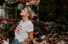 Ένα κορίτσι. 