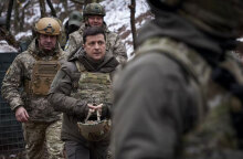 Ο Βολοντίμιρ Ζελένσκι, πρόεδρος της Ουκρανίας, στα χαρακώματα