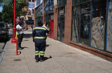 Φιλαδέλφεια: Ζημιές σε βιτρίνα καταστήματος μετά τον μαζικό πυροβολισμό