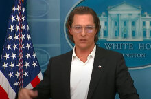 Ο Μάθιου Μακόναχι στην ενημέρωση δημοσιογράφων στον Λευκό Οίκο ζήτησε μέτρα για την οπλοκατοχή