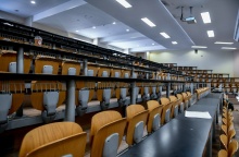 Νομοσχέδιο για τα Πανεπιστήμια: Άδεια έδρανα φοιτητών σε αμφιθέατρο
