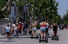 Ανοιχτά καταστήματα, μαγαζιά και σούπερ μάρκετ στην Αθήνα του Αγίου Πνεύματος 2022