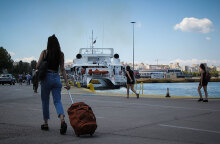 Εκδρομείς για το τριήμερο Αγίου Πνεύματος φεύγουν με πλοία από τον Πειραιά