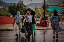 Καταιγίδα - βροχή - Πολίτες με ομπρέλα