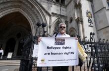 Βρετανία: Η πτήση που θα μετέφερε μετανάστες στη Ρουάντα ακυρώνεται, οδυνηρή ήττα για τον Μπόρις Τζόνσον	