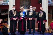 Η Ιουλία Τσέτη, επίτιμη Διδάκτωρ Φαρμακευτικής του ΕΚΠΑ