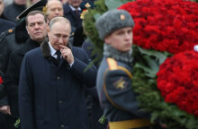 Ο Ντμίτρι Μεντβέντεφ, όπως και ο Βλαντίμιρ Πούτιν, απειλεί με αφανισμό την Ουκρανία