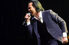 Στιγμιότυπο από τη συναυλία του Nick Cave στο Release Athens, στην Αθήνα