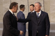 Σύντομη συνομιλία Παναγιωτόπουλου - Ακάρ στις Βρυξέλλες