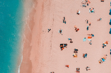 Λουόμενοι σε παραλία