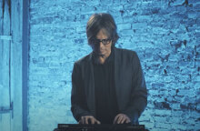 Ο Brett Tuggle έπαιξε πλήκτρα για τους Fleetwood Mac