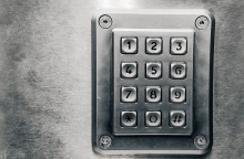 Διέρρηξαν σπίτι και πέταξαν χρηματοκιβώτιο 400 κιλών από τον 6ο όροφο