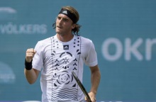 Ο Στέφανος Τσιτσιπάς σε αγώνα τένις