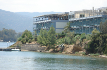 Ξενοδοχείο σε σχέδια του Άρη Κωνσταντινίδη στον Πόρο