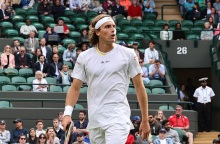 Στέφανος Τσιτσιπάς: «Χτενίζω 20 λεπτά την ημέρα τα μαλλιά μου, βάζω ελαιόλαδο και ρίγανη»