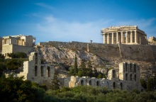 Φωτογραφία του Ηρωδείου με φόντο την Ακρόπολη