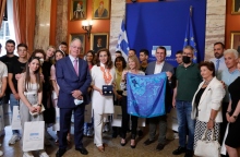 Βράβευση της Πηνελόπης Βλαχογιάννης και του Γενικού Λυκείου Κάτω Νευροκοπίου Δράμας από τον Κωνσταντίνο Τασούλα