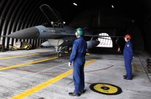 Πιλότος σε μαχητικό F-16 της ελληνικής αεροπορίας
