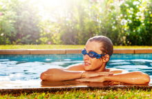 Από τι κινδυνεύουν τα μάτια μας στις πισίνες και στα υδάτινα πάρκα;